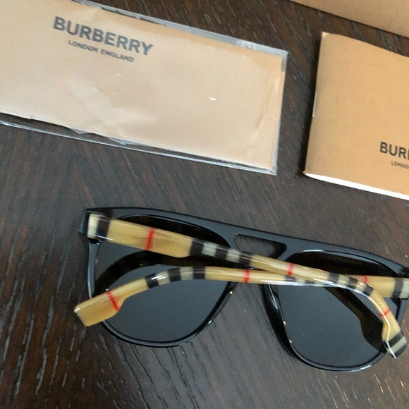 NEW BURBERRY SUNGLASSES - Picture 5 of 9
